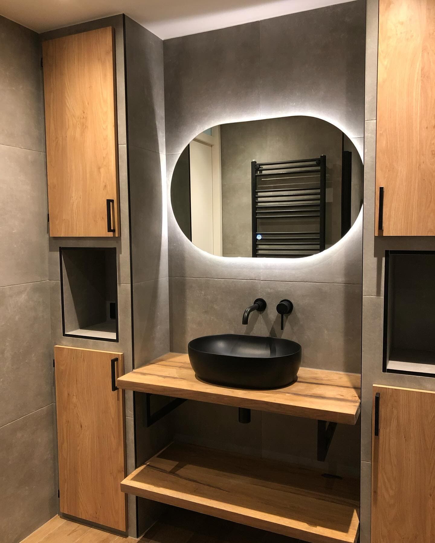 Moderne badkamer renovatie van OBK Badkamer Renovatie